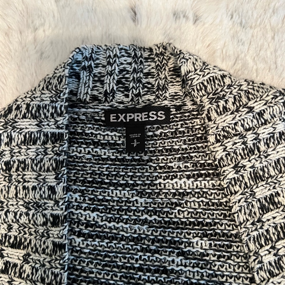 Express Sweater - Picture 3 of 4